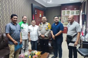 Kapolres Kuansing AKBP Pangucap Priyo Soegito berfoto bersama dengan pengurus Partai Kebangkitan Bangsa (PKB) Kuansing. (its)