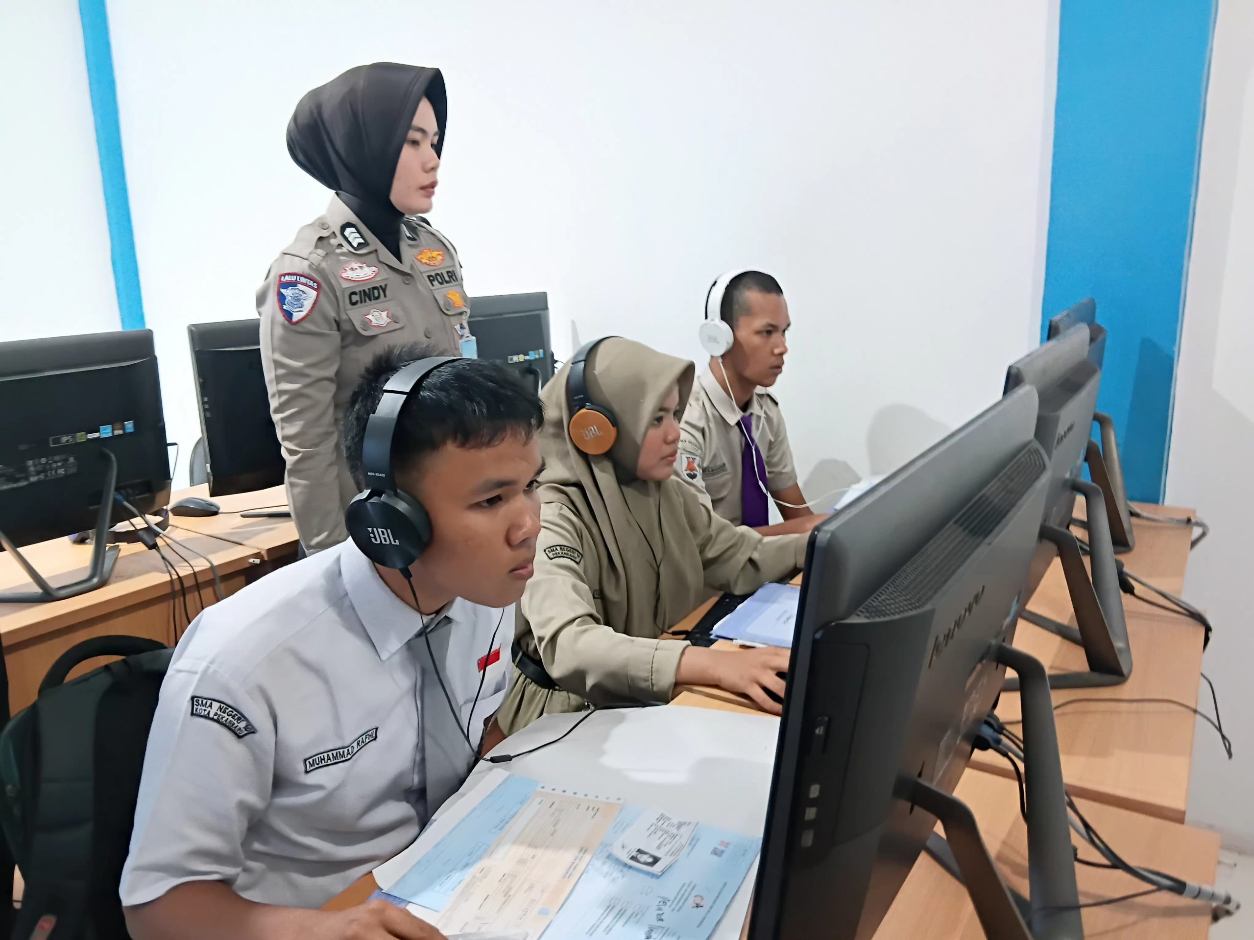 Terima Challenge Tanam Pohon dari Kapolda, Siswa SMA Riau Dapat SIM ...