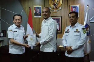 Bupati Inhu, Sekda Inhu bersama Dirjen Keuda Kemendagri.